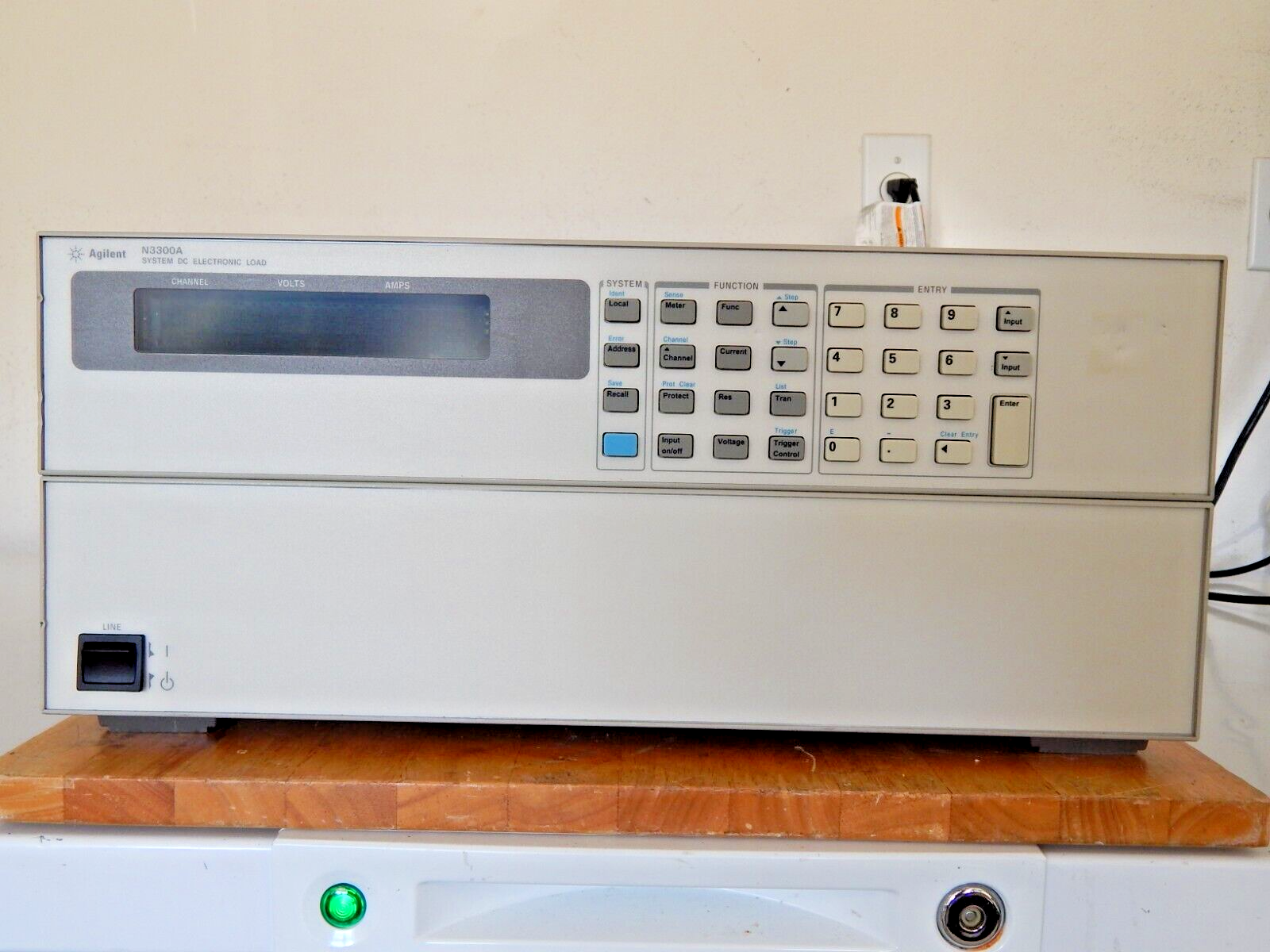 Agilent N3300A DC Electronic Load Mainframe Agilent N3300A DC Electronic Load Mainframe